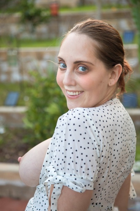 bbw brunetka naga, ekskluzywna zdjęcia