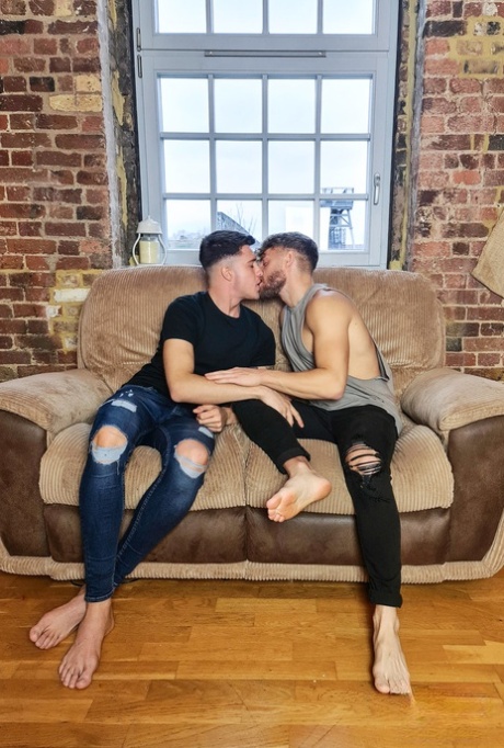 homoseksuel kysse nøgen gallerier