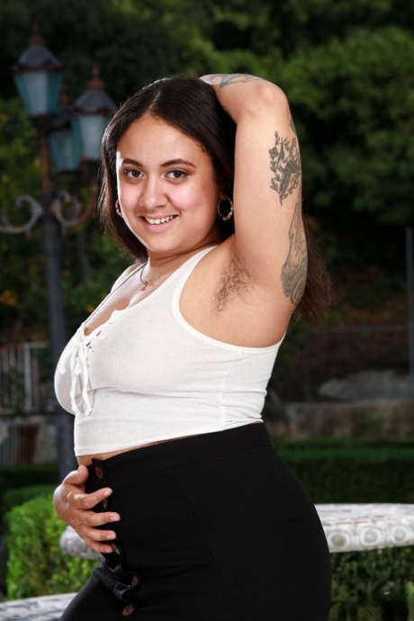 黒人熟女 ホットヌード 写真