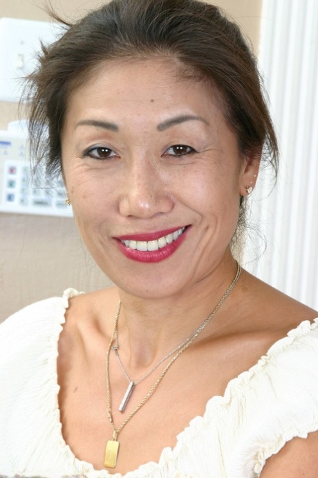 アジア人熟女 美しいポルノ ギャラリー