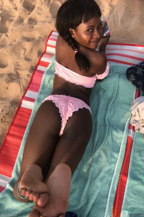 piccola giovane di colore ebano sexy bello Immagine