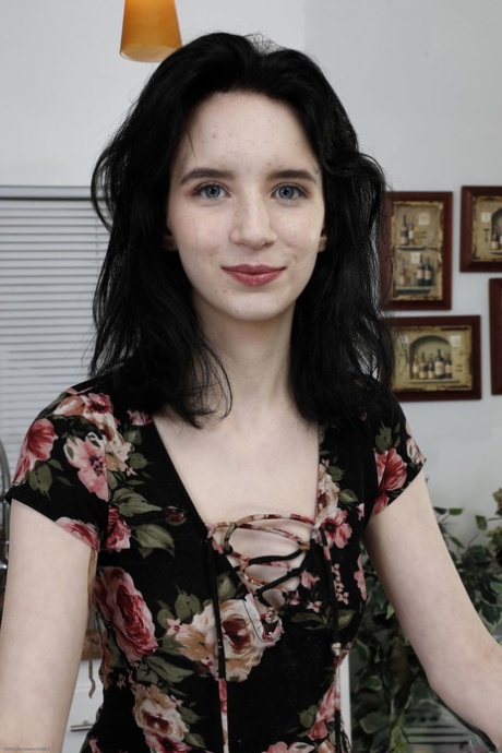 pale teen nude photo