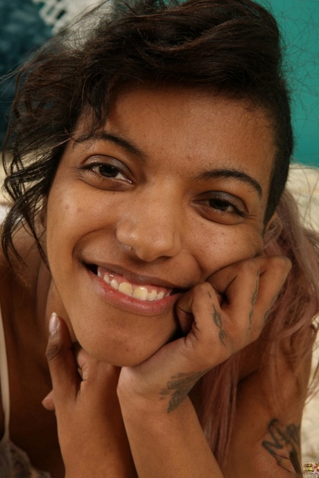 adolescente negra e magra nu legal fotos