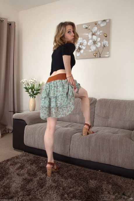 ohnutá přes sukni xxx akty galerie