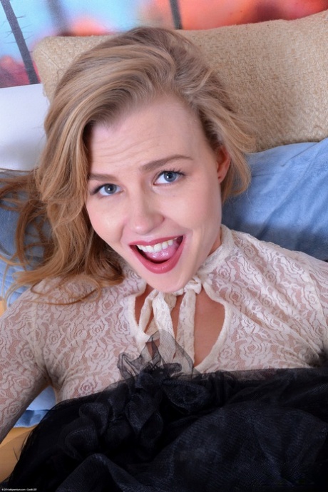 Nicole Clitman sexy actress photos