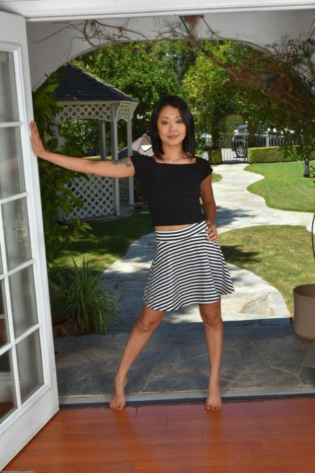 Saya Song porn actress gallery