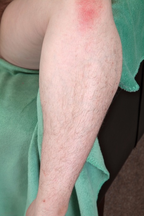 hairy legs porn pictures