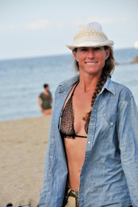 mikrobikini naken perfekt img