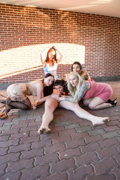 cfnm group sexy photos