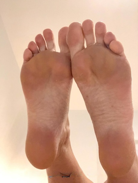 long toes free sexy pic