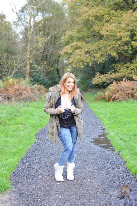 Milf-Fußjob heiße erotische foto