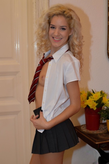 schoolgirl skirt free sexy photos