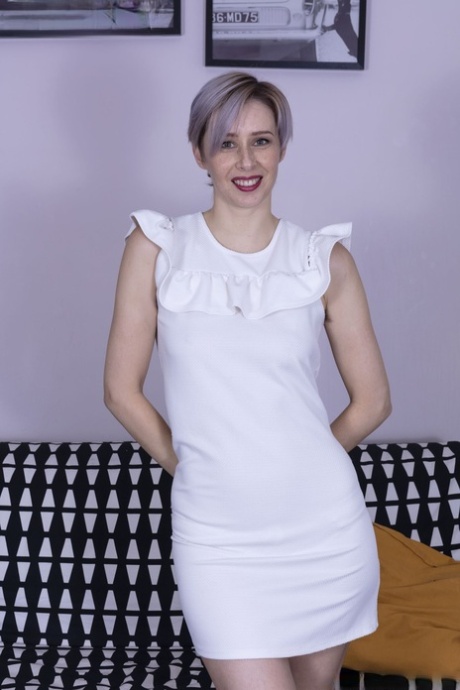 French Belle adult model gallery