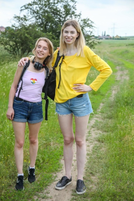 lesbisk røv slikning nøgen hd fotos