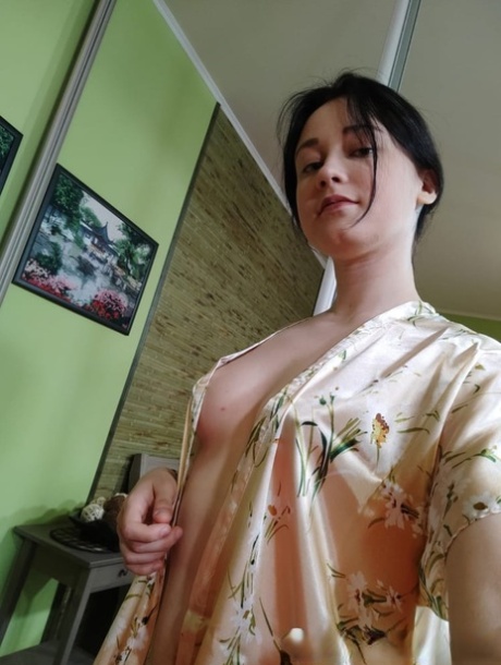 Selfie mit kleinen Titten exklusive hd galerien