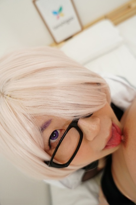 ショートヘアのアジア人 ホットセクシー 写真