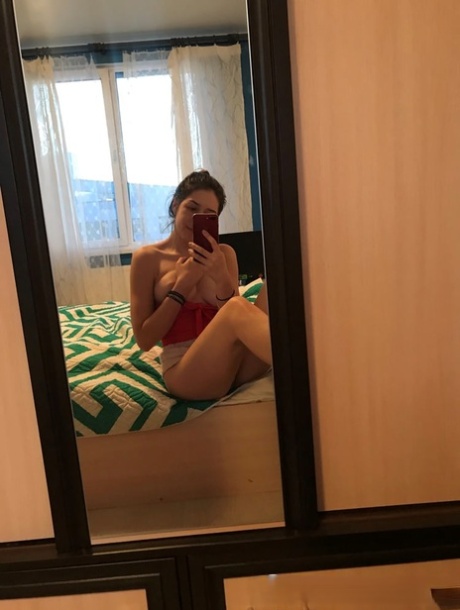 selfie v zrcadle zdarma ve vysoké kvalitě fotky