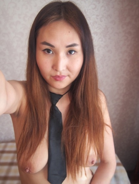 asiatiske hengende pupper sexy erotisk arkiv