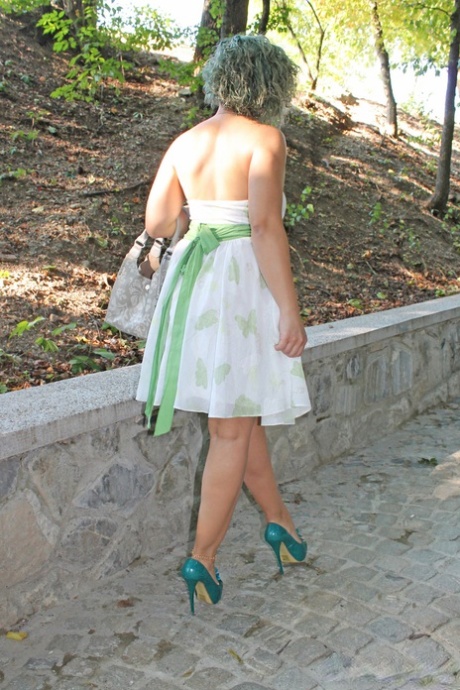 latina se ohnula sex obr