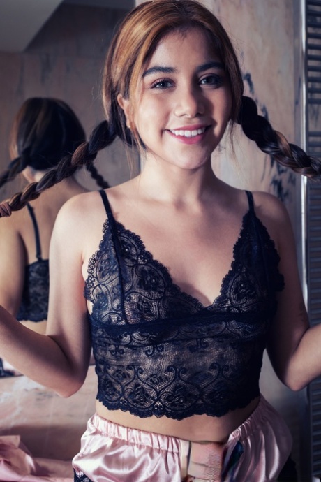 Marina Gold model nice picture