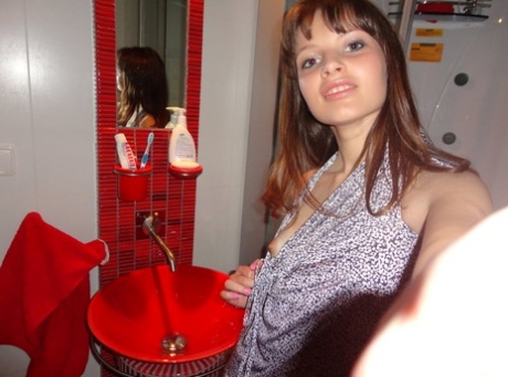 Selfie mit kleinen Titten pornographische archiv