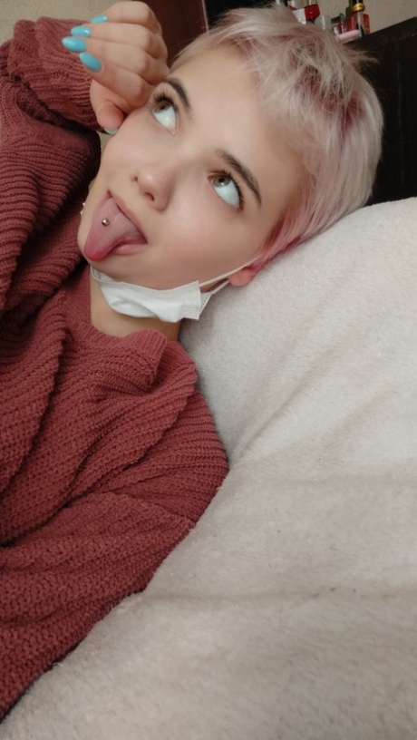 ado aux cheveux courts pornographique nu archive