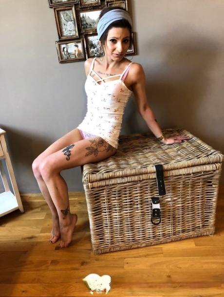 amateur housewife free sex images