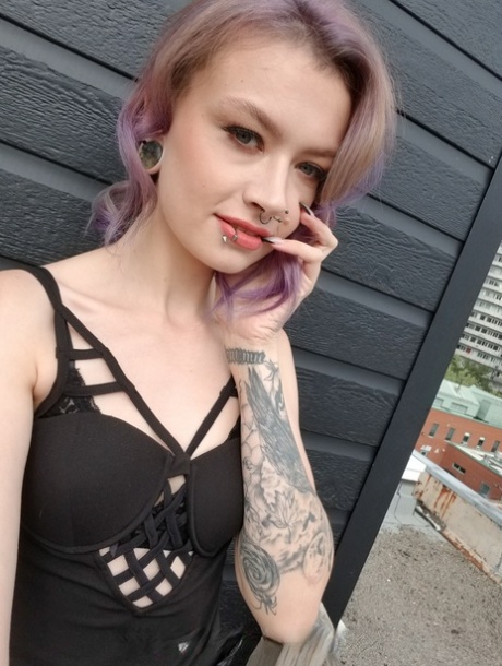 pink hair hot nude photo