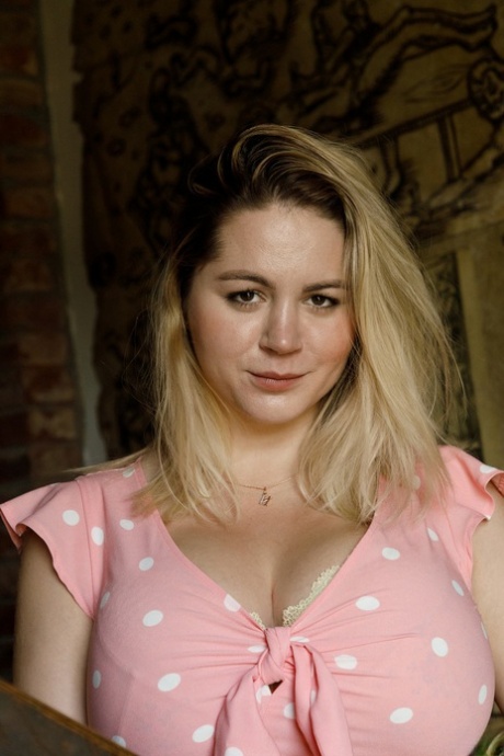 Holly Garner exclusive pornstar img