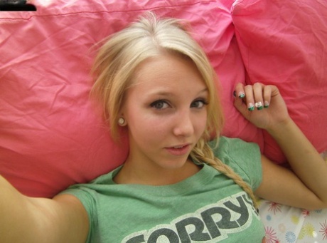 blondes Selfie nacktheit pornographische bilder