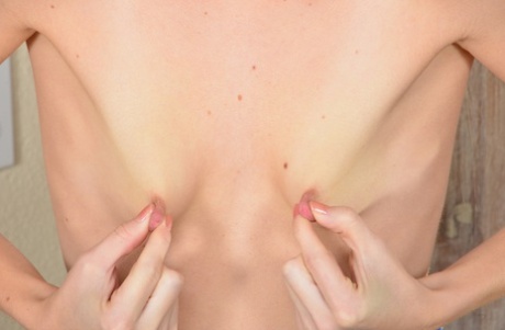 skinny small tits hd archive