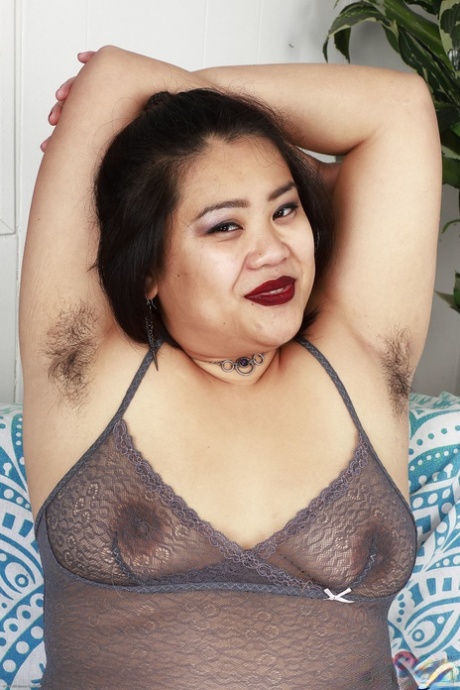 ぽっちゃり女性の脇の下 限定 写真