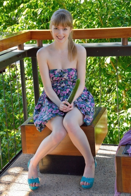 Dolly Leigh pretty actress pics