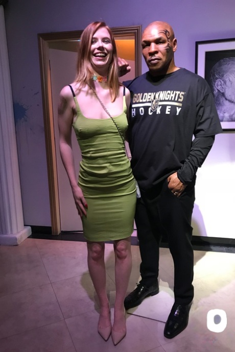 Pepper Hart sex model pic