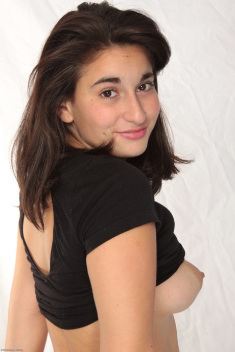Latina-Teen mit dicken Titten freie hd foto