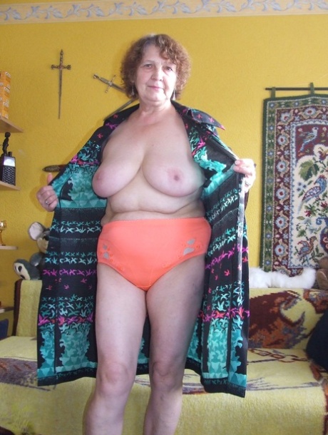 短发熟女 性感裸體 圖片