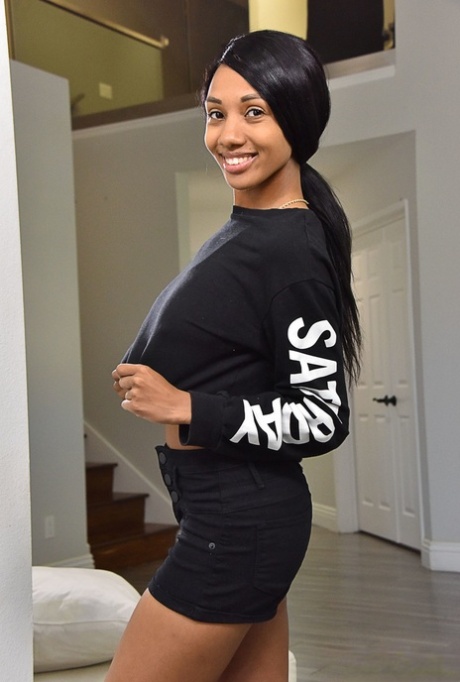Alexis Avery hd actress img