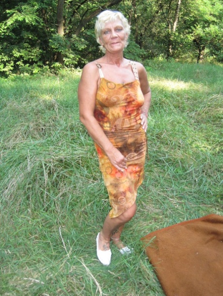 stara, kudłata babcia hd za darmo zdjęcie