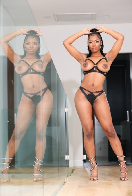 ebony naturlige bryster gratis eksklusiv fotos