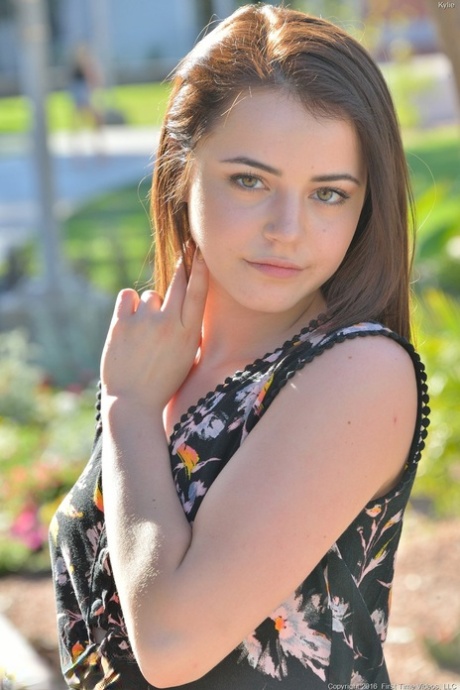 petite babe art porn pics
