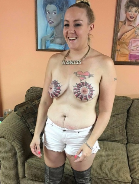 peitos grandes e perfurados xxx pornográfico galeria