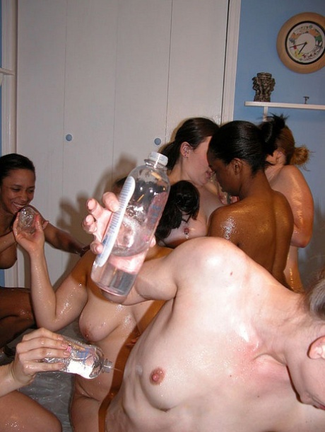 Lesbenorgie heiße nackte foto