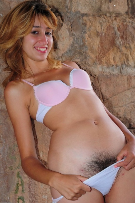 latina peluda desnudos hd galería