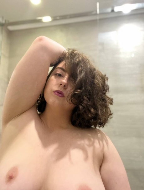 tiener verspreidt zich XXX bovenaan foto's