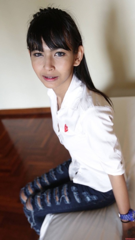 mała ladyboy nagi seks zdjęcie