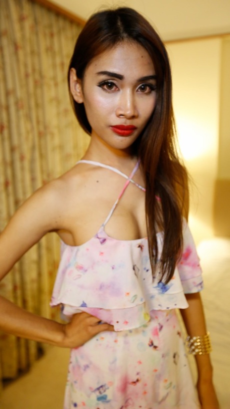 ladyboy magro alta qualidade grátis imagem
