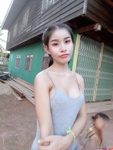 kleiner Ladyboy perfekte akt bilder