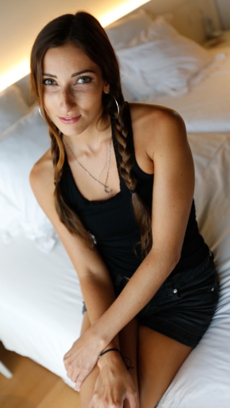 Beine hoch Muschi porno nackt bild
