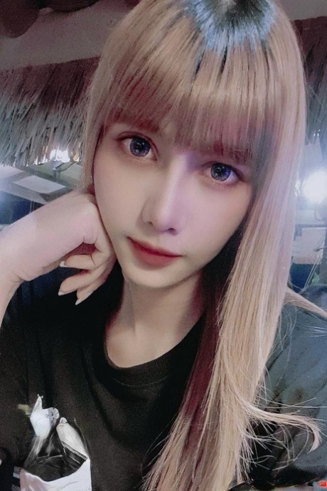 teen ladyboy free naked picture