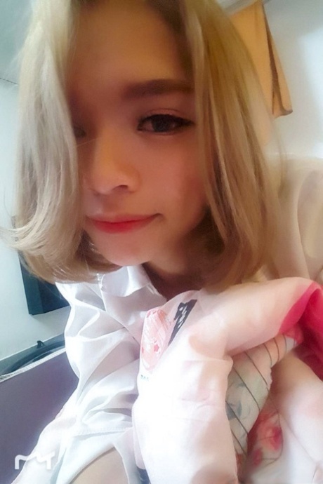 liten ladyboy pornografisk exklusiv bilder